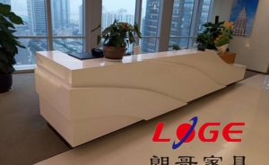 在選購公司接待臺(tái)的時(shí)候我們應(yīng)該注意一些什么？